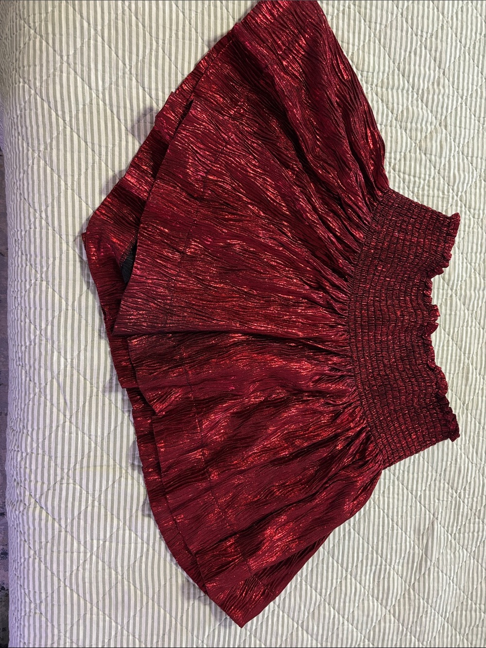 QUEEN OF SPARKLES SHORTS: LIKE NEW Women's Shimmery Red Shorts